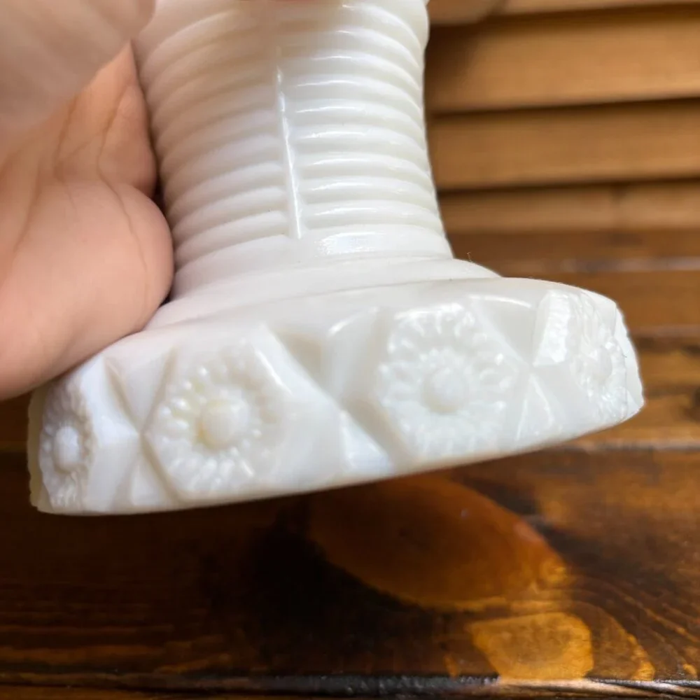 Vintage White Milk Glass Vase‎ – Pressed Daisy & Diamond Pattern